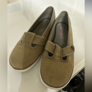 Sugar, women’s size 7 flats